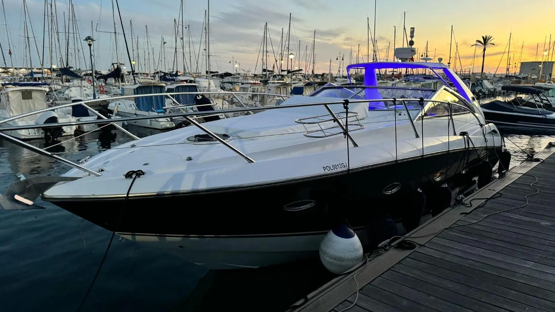 Marbella Beachfront Edificio Mayoral Primera Linea De Playa Y Centro Ciudad Con Barco Opcional 0*,  西班牙